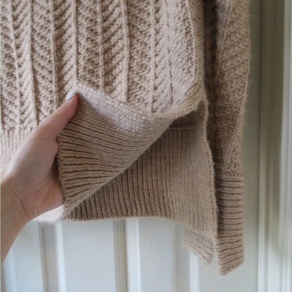 H&M Textured Knit Sweater in Beige/Oatmeal - Picture 3 of 7